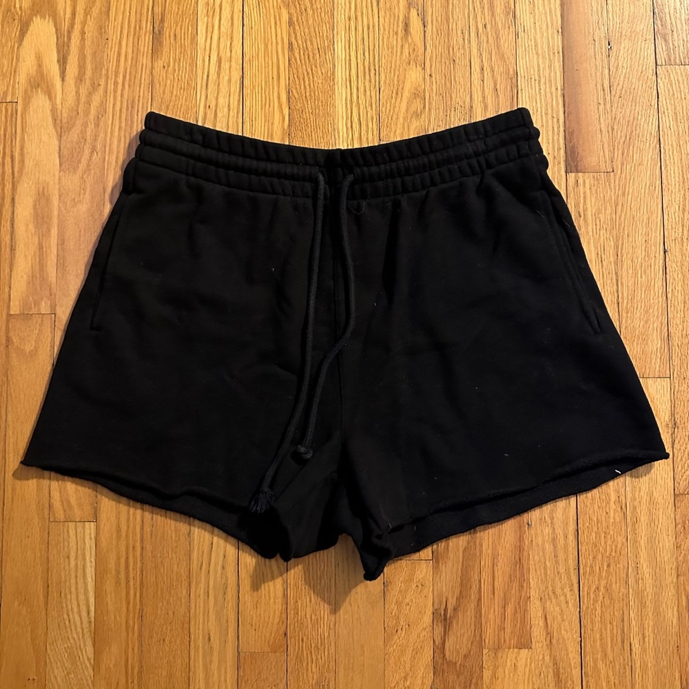Aritzia cozy boyfriend 2” shorts